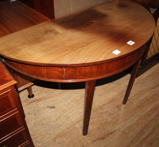 D end of a George III mahogany dining table(-)